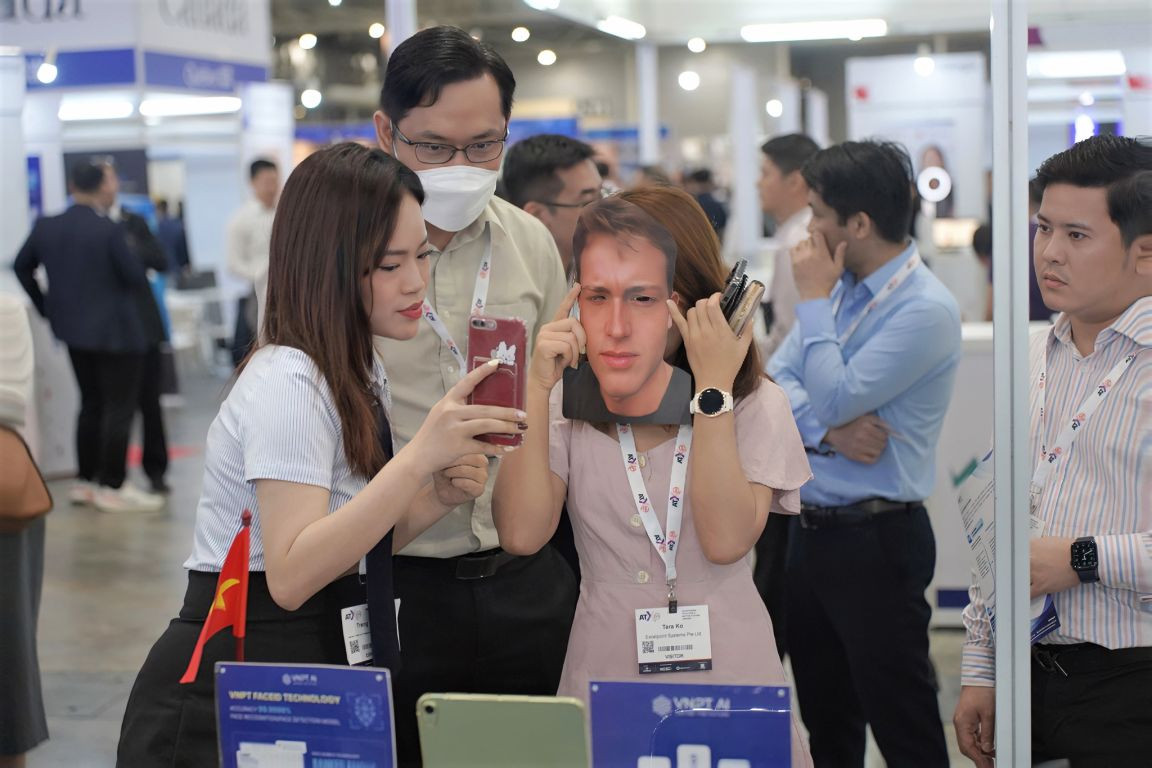 Công nghệ sinh trắc học khuôn mặt VNPT Face ID gây ấn tượng tại Asia Tech X Singapore 2023 2