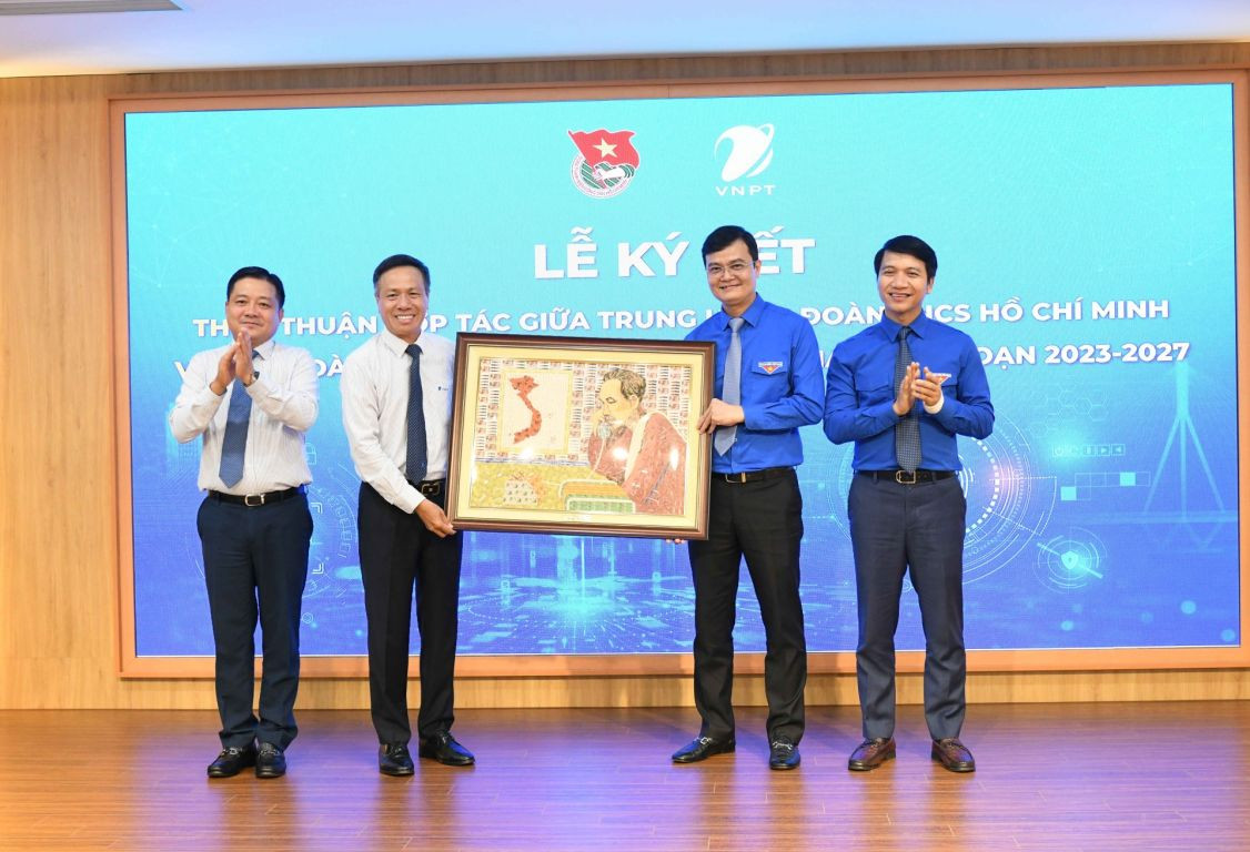 VNPT cùng thế hệ trẻ Việt Nam tiên phong 1